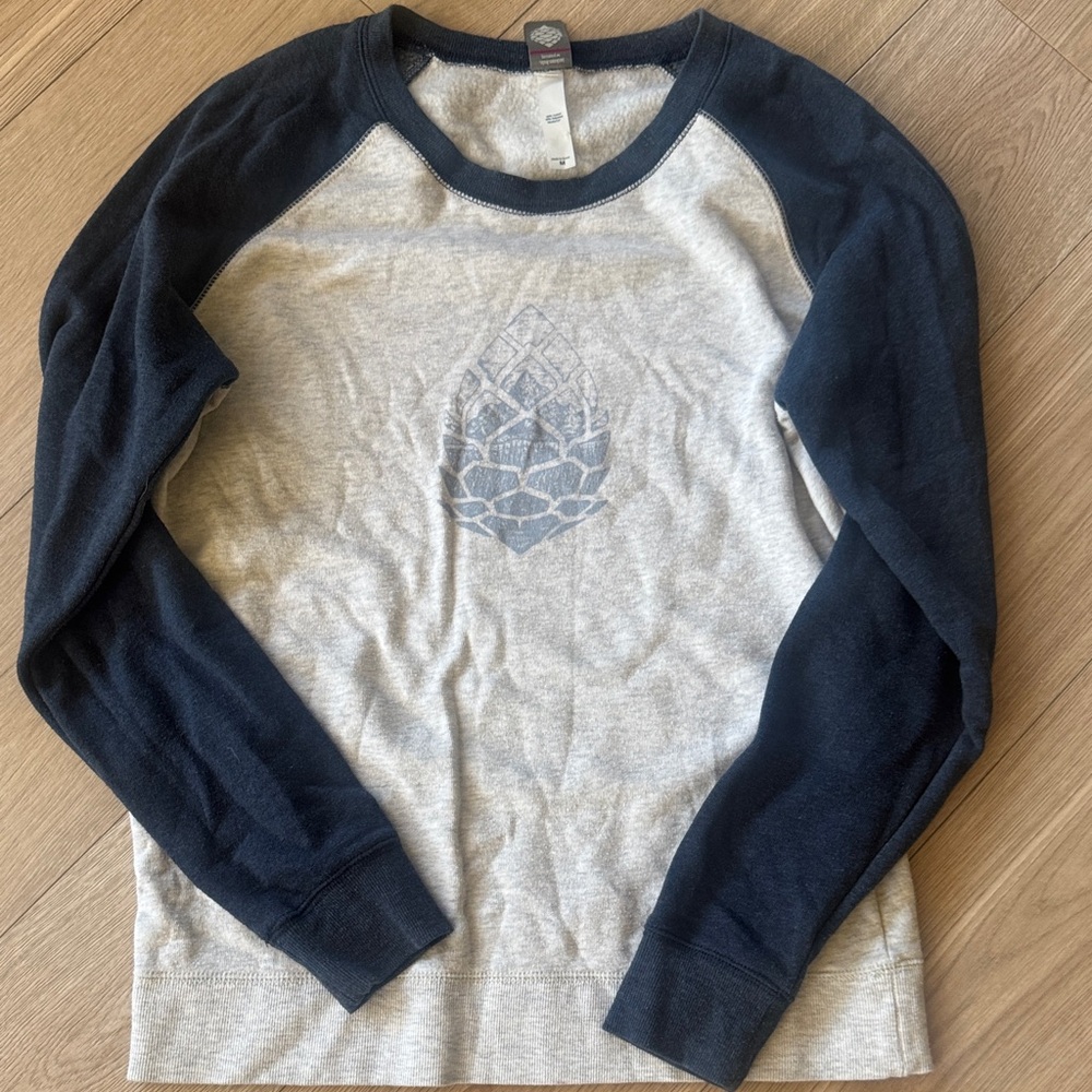 Stio Navy and Cream Crew Neck Sweatshirt